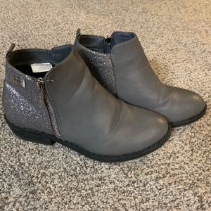 Size 3 girls Bebe short glitter heeled boots- gray